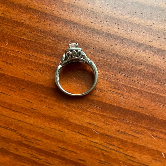 14 karat white gold 5/8 carat diamond ring - Picture 5 of 7